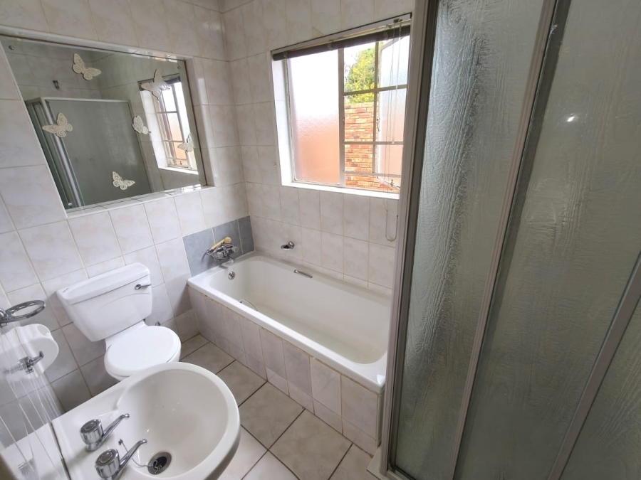 3 Bedroom Property for Sale in Safari Gardens North West